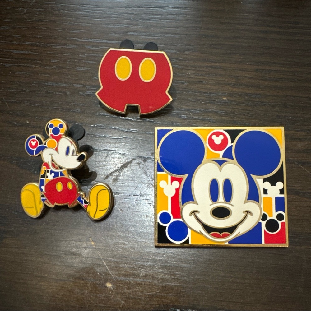 Disney Pins Pin 127360 DS - Mickey Mouse Memories Pin Set - March 3 Pin Set